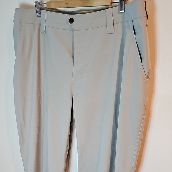 Nike Golf Relaxed Fit 41x30 Men's Beige Pants - Picture 2 of 9